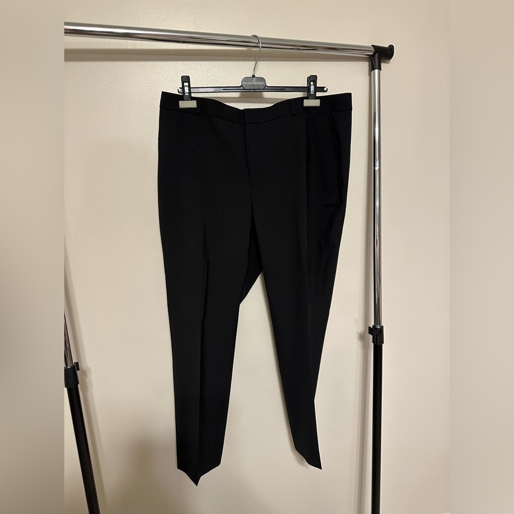 BRAND NEW WITH TAGS- Classic Skinny Pant